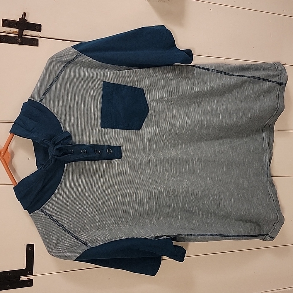 Hard Edge Short Sleeve Hoodie. Large with 4 Button and Pocket. Blue with White